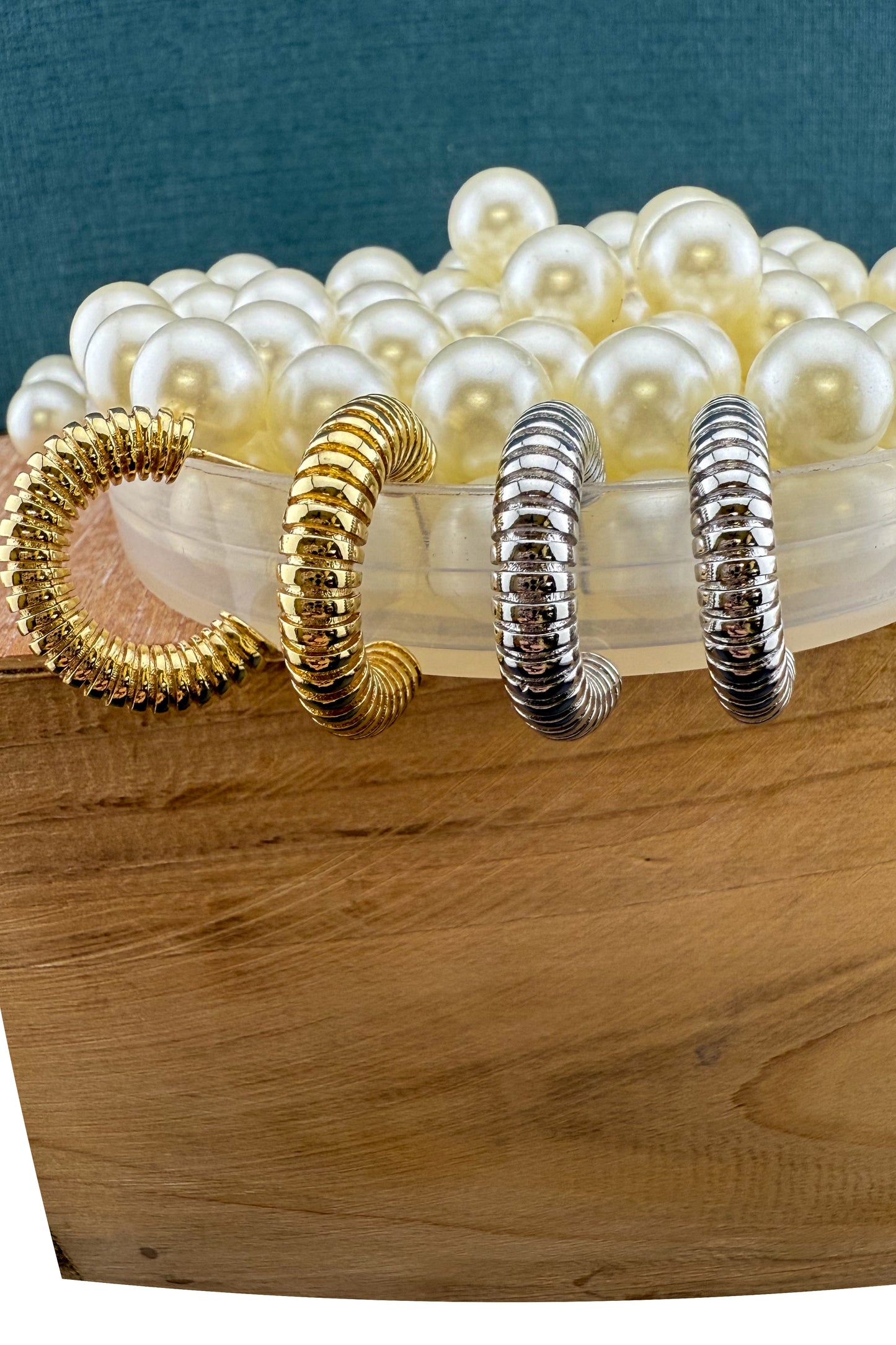 The Eleanor Ribbed Hoop