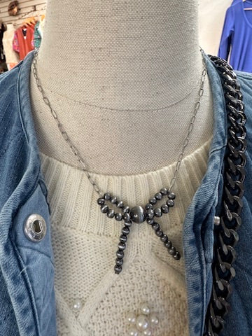 Faux Navajo Pearls Bow Necklace Chain