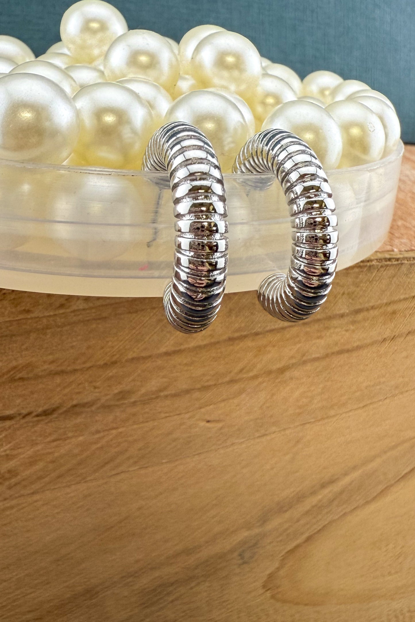 The Eleanor Ribbed Hoop