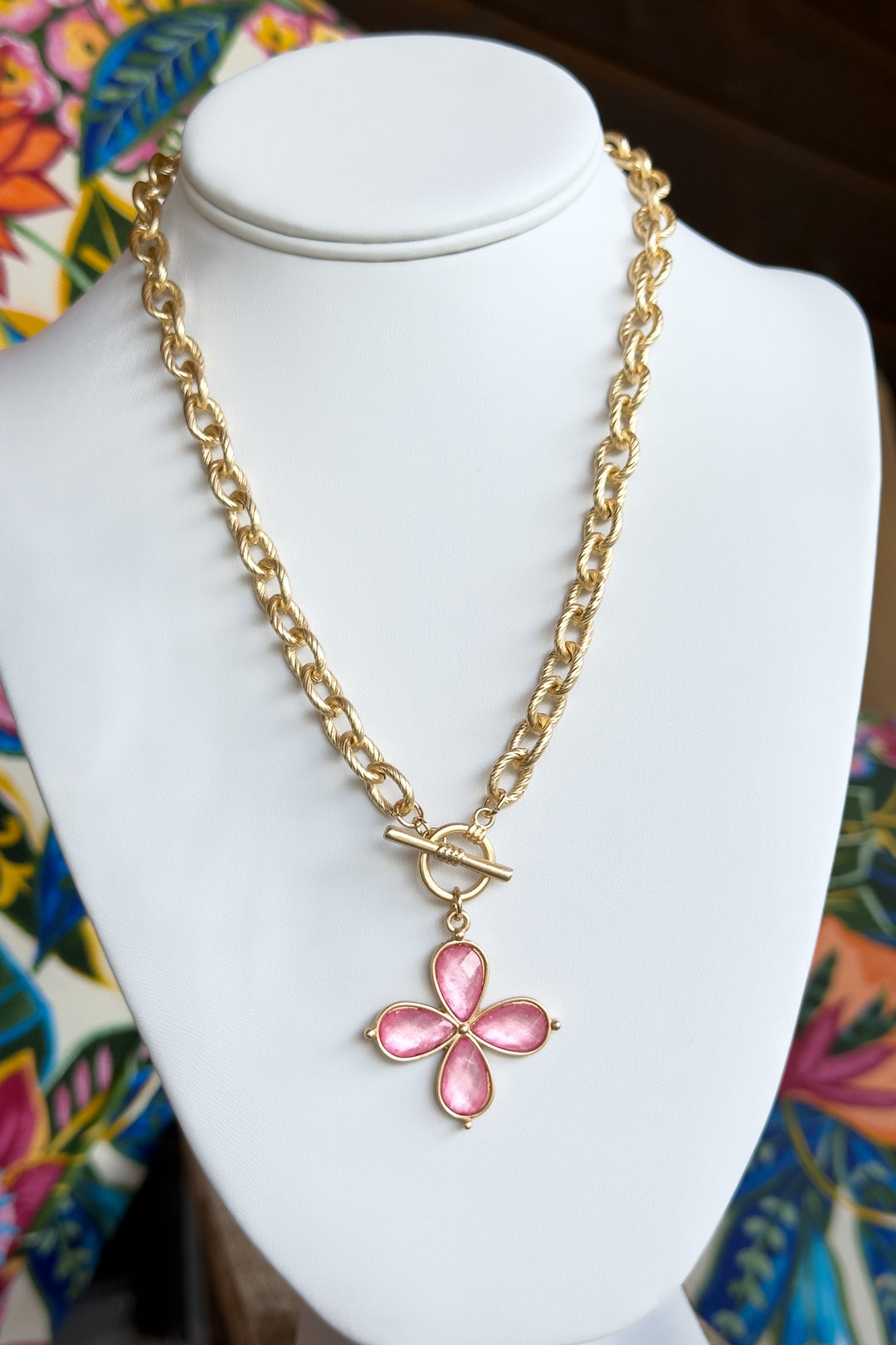 The Valen Court Clover Pendant Necklace – Blush