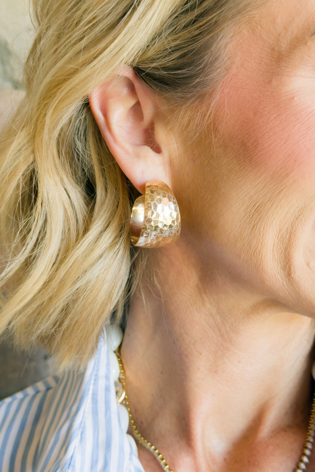 The Gilded Hammered Hoop Earrings – Gold