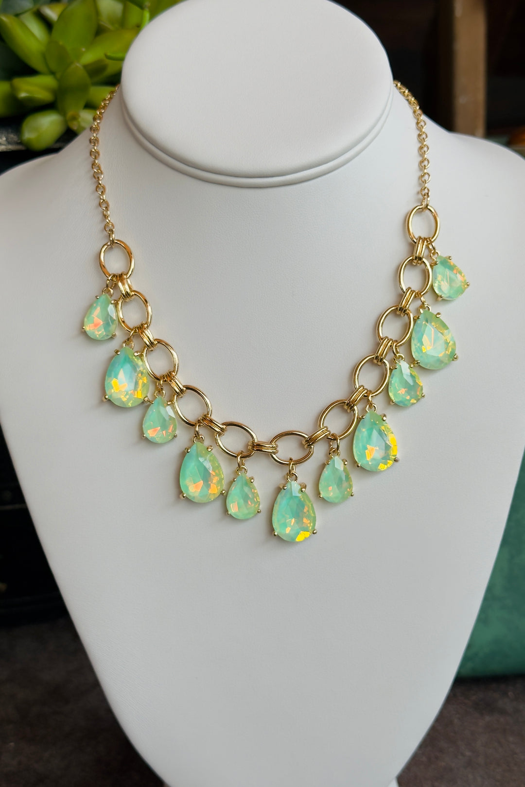 The Ava Necklace – Soft Mint
