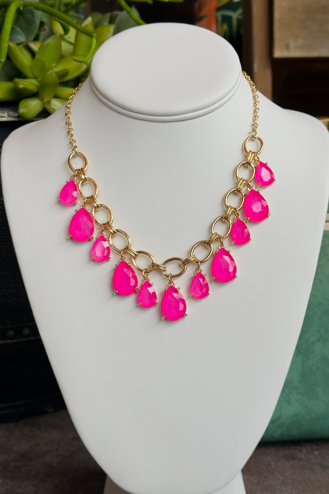 The Ava Necklace – Hot Pink