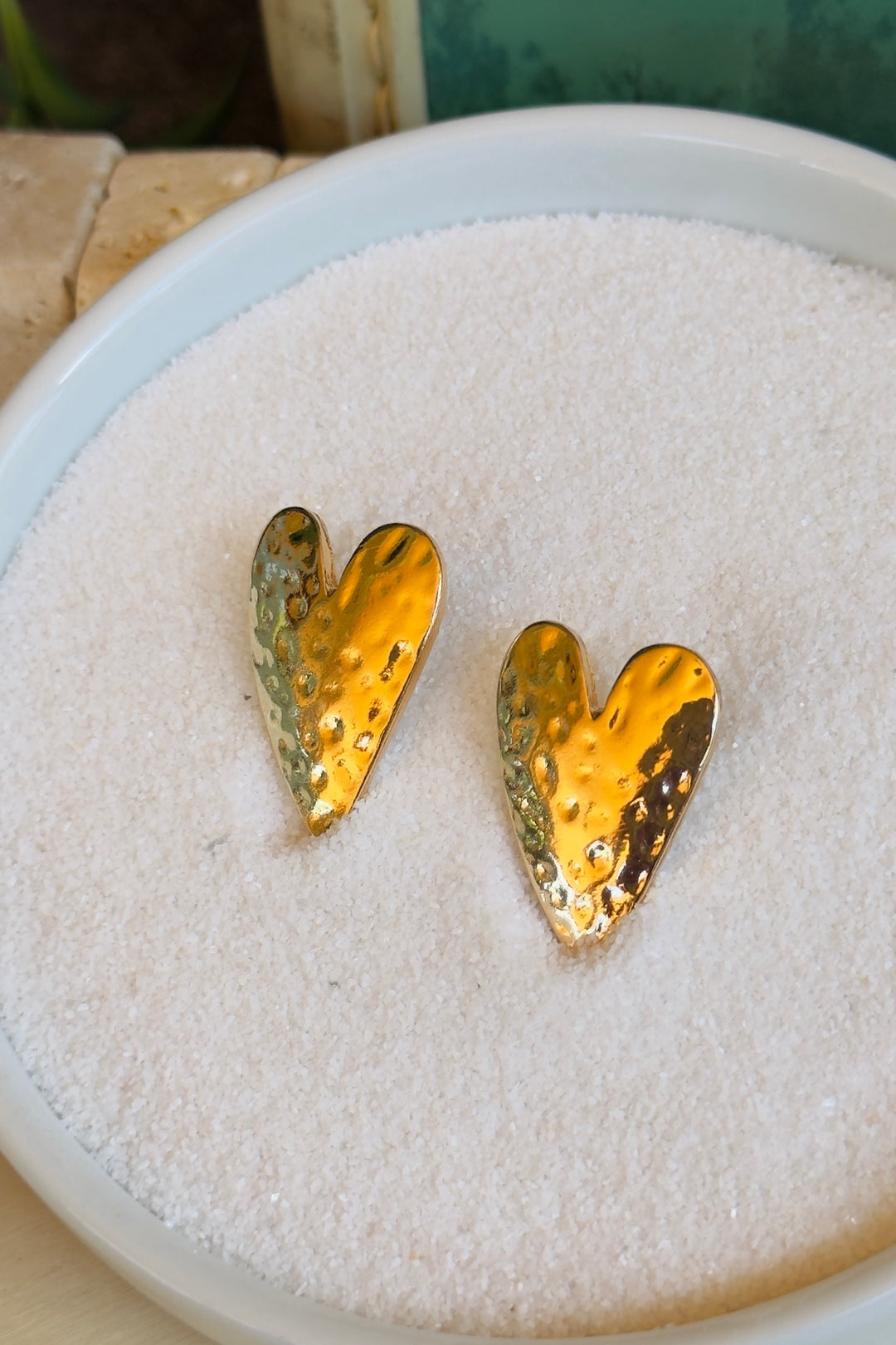 The Harper Hammered Heart Earrings – Gold