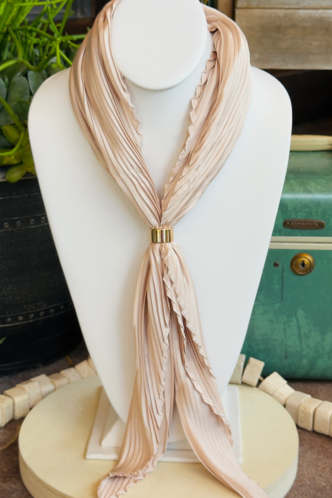The Coastal Pleated Scarf – Champagne